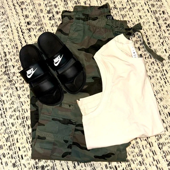 Women’s Nike sandals - Picture 1 of 3